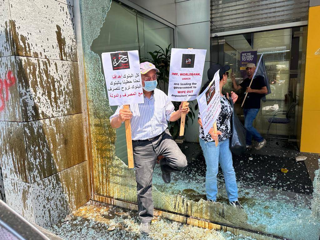 Depositors Stage Protest Outside Three Banks in Lebanon’s Sin El Fil